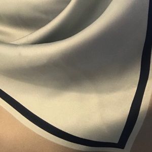 Authentic Gucci 🧣 scarf.buy now @malivi1937’s.